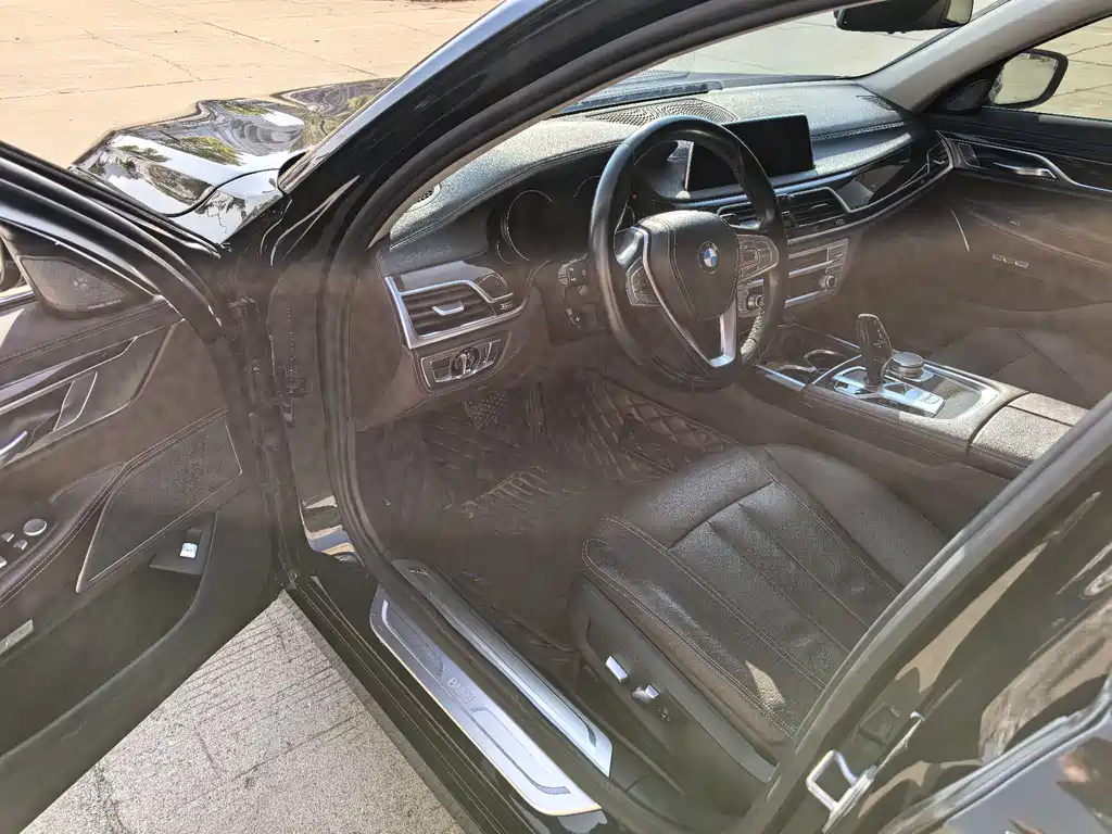 BMW 7 SERIES