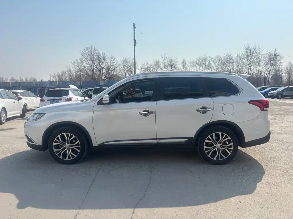 MITSUBISHI OUTLANDER