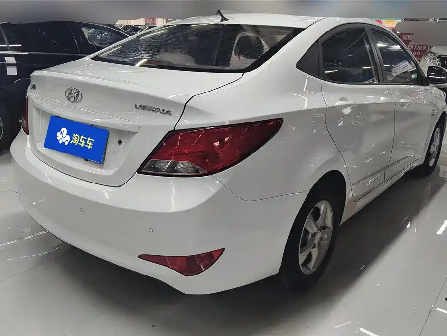 HYUNDAI RENA