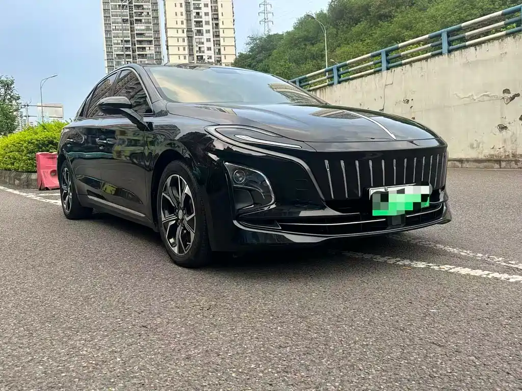 Hongqi Hongqi E-QM5 2022