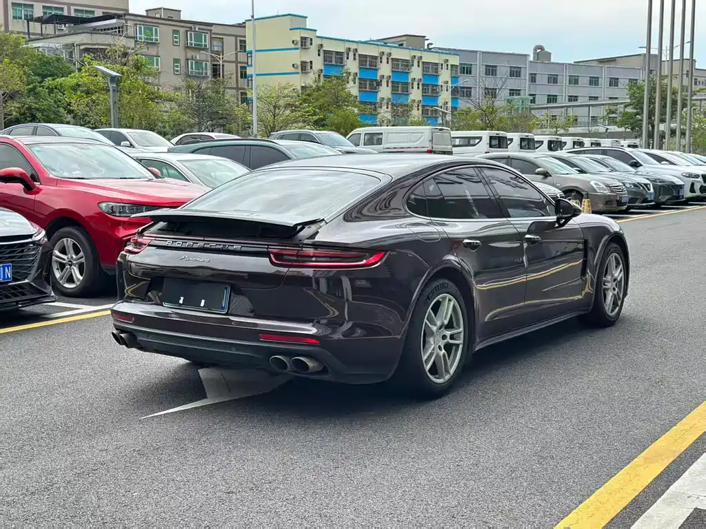 PORSCHE PANAMERA
