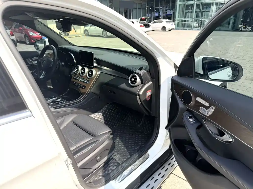 Mercedes-Benz GLC 2017 GLC 300 4MATIC
