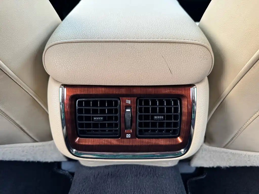 Toyota Crown — миниатюра 20