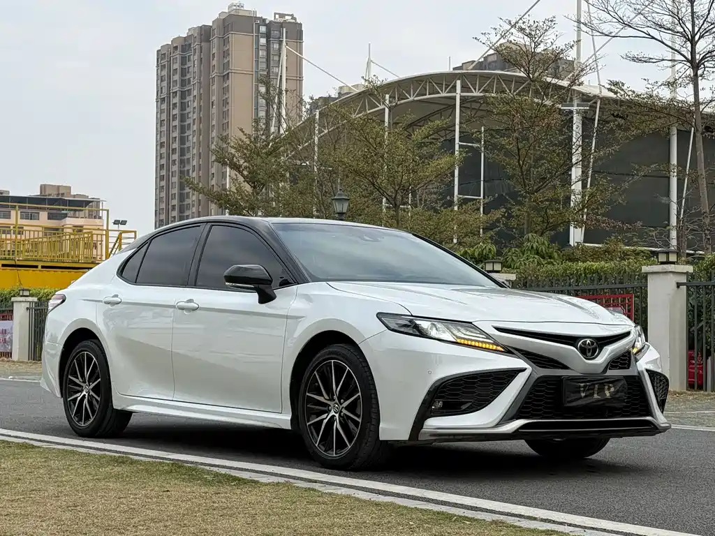 TOYOTA CAMRY