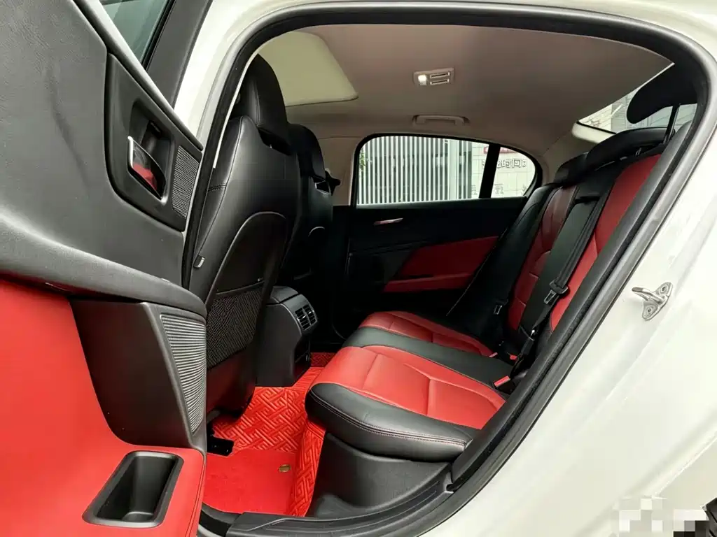 Jaguar XE 2015 2.0T 200PS R-Sport