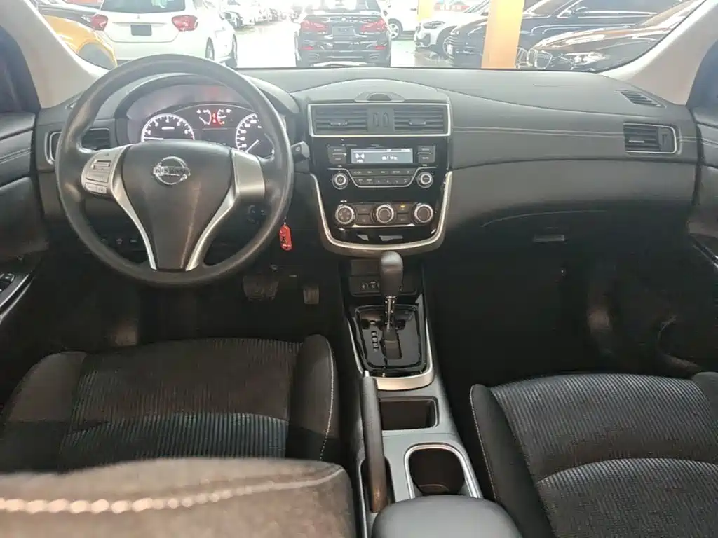 Nissan Tiida — миниатюра 10