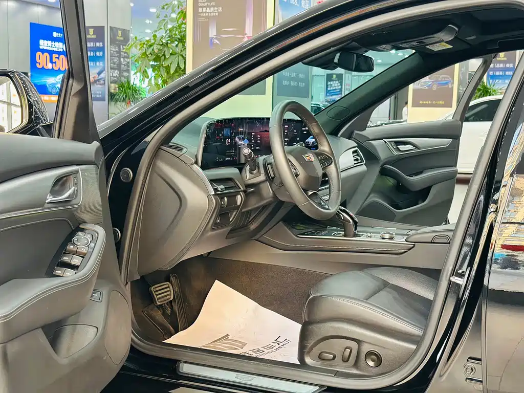 Cadillac CT5 — миниатюра 4