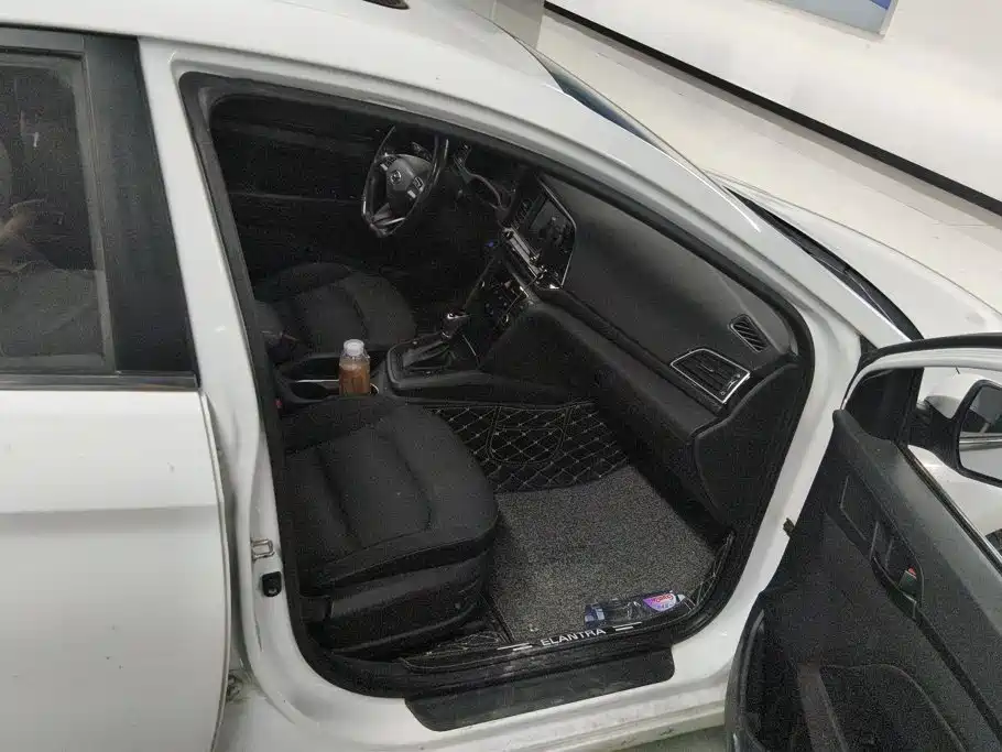 Hyundai Elantra — миниатюра 8