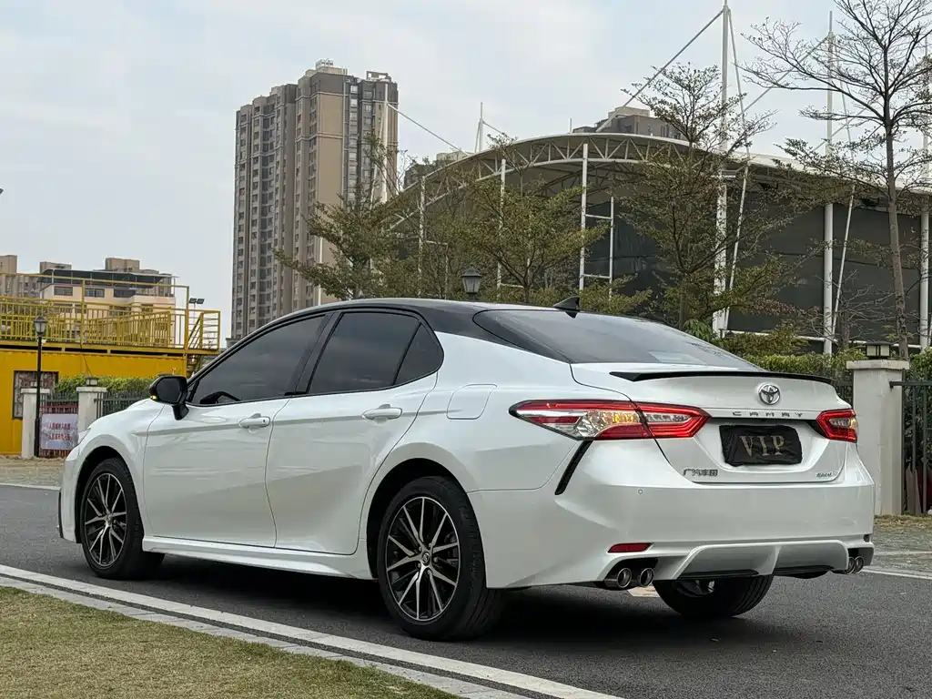 TOYOTA CAMRY