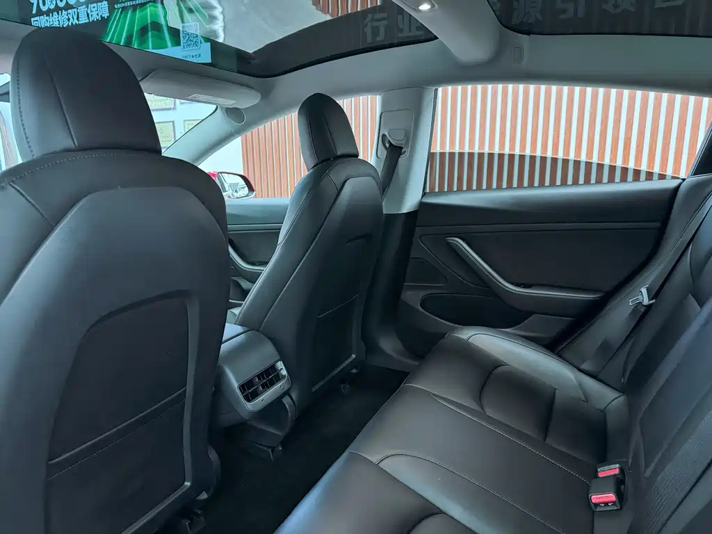 Tesla Model 3 — миниатюра 9