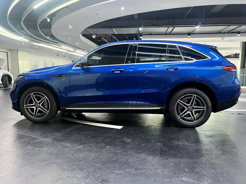 MERCEDES-BENZ EQC