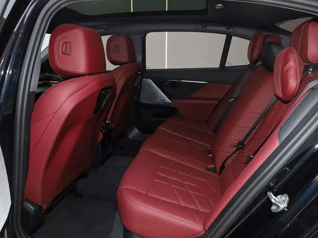 BMW 5 Series — миниатюра 12