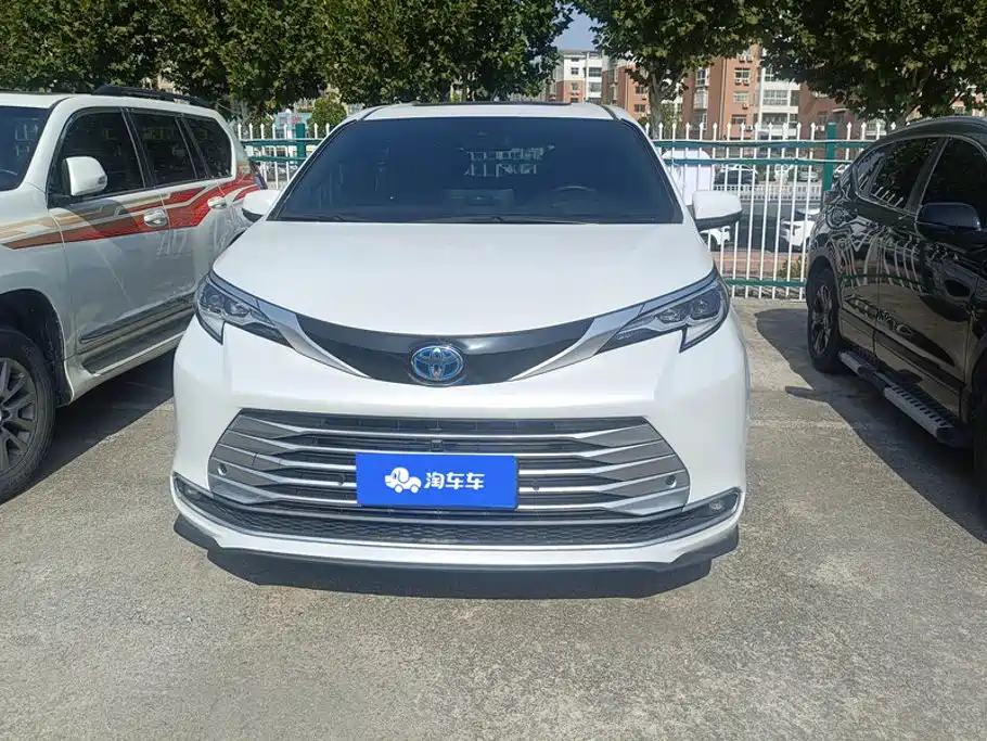 Toyota Sienna — миниатюра 2