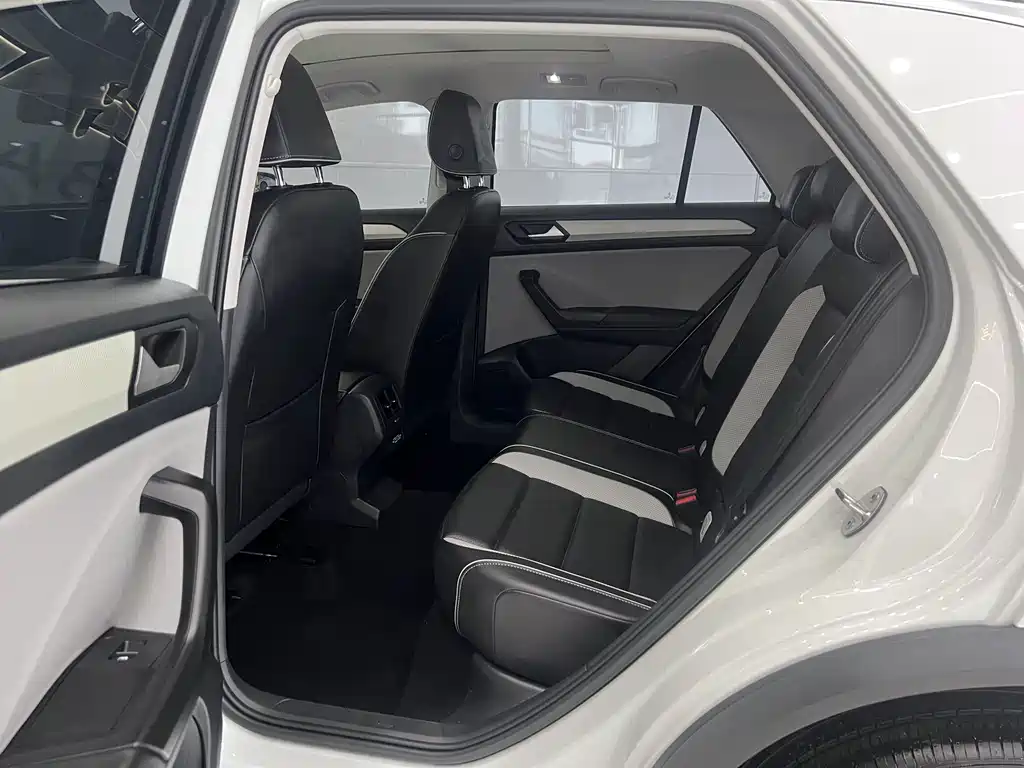Volkswagen T-Roc — миниатюра 12