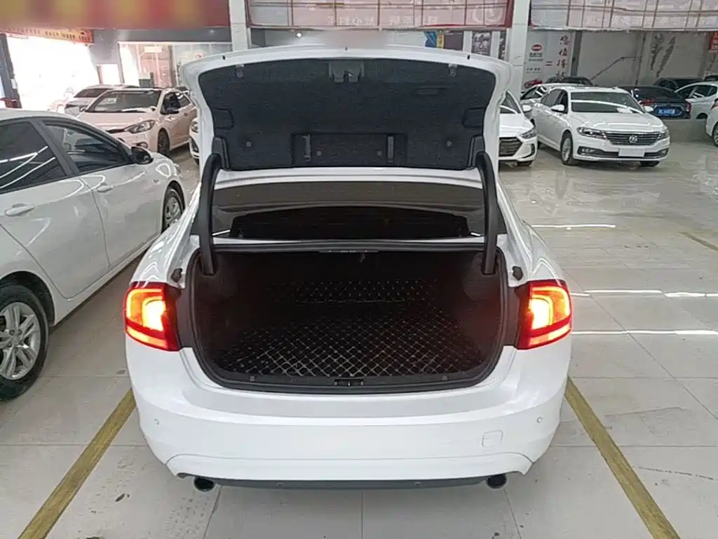 Volvo S60 — миниатюра 19