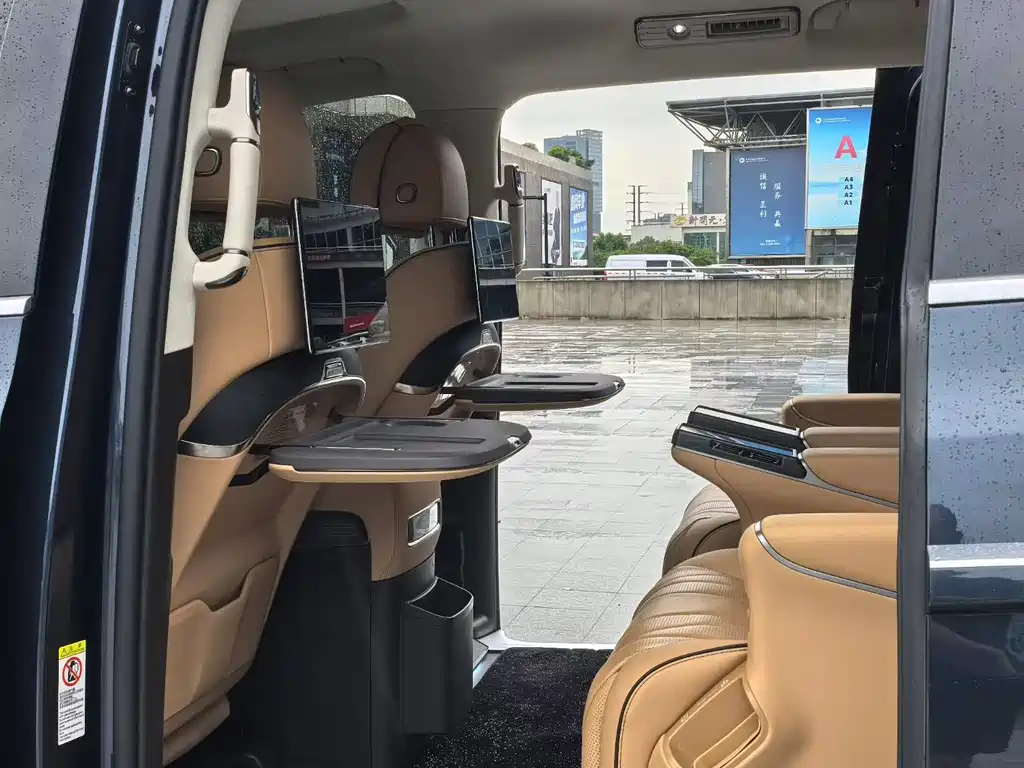 Denza D9 2024 EV 600 Flagship