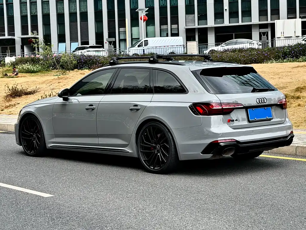 AUDI RS 4