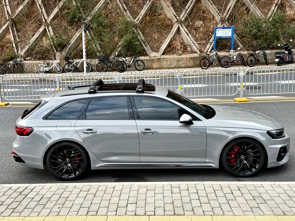 AUDI RS 4