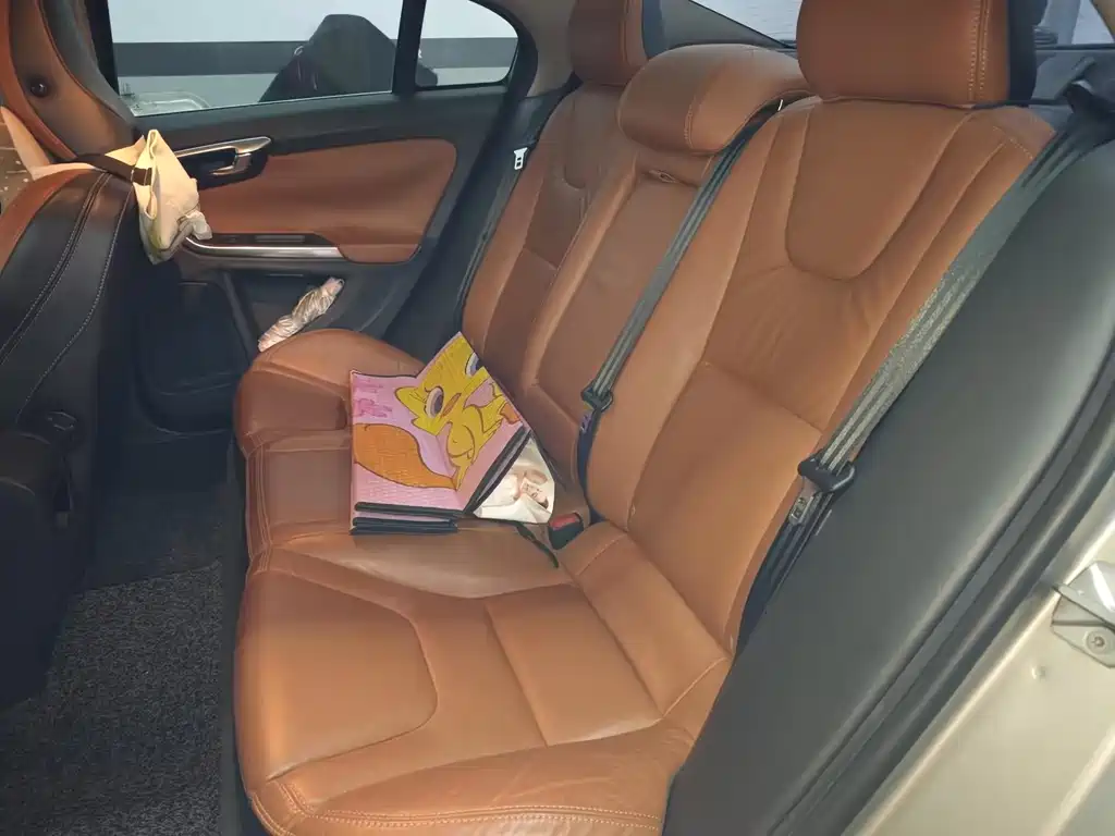 Volvo S60 (Import) — миниатюра 5