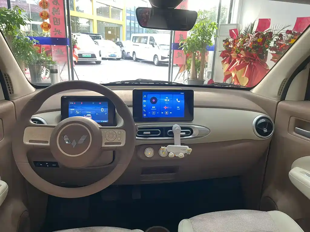 Wuling MINIEV — миниатюра 5
