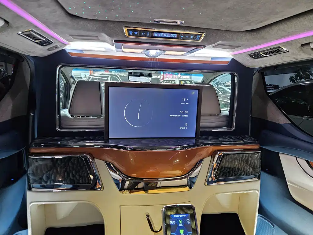 Toyota Alphard — миниатюра 15