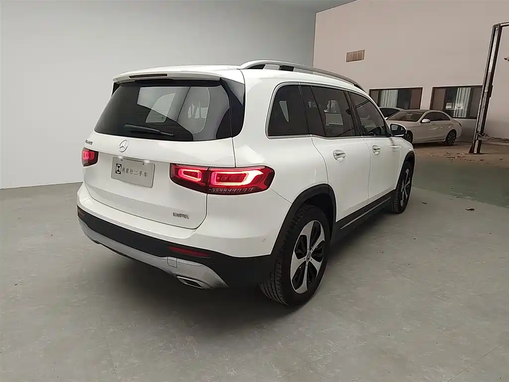 Mercedes-Benz GLB — миниатюра 17