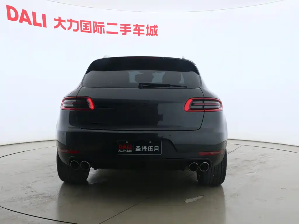 PORSCHE MACAN