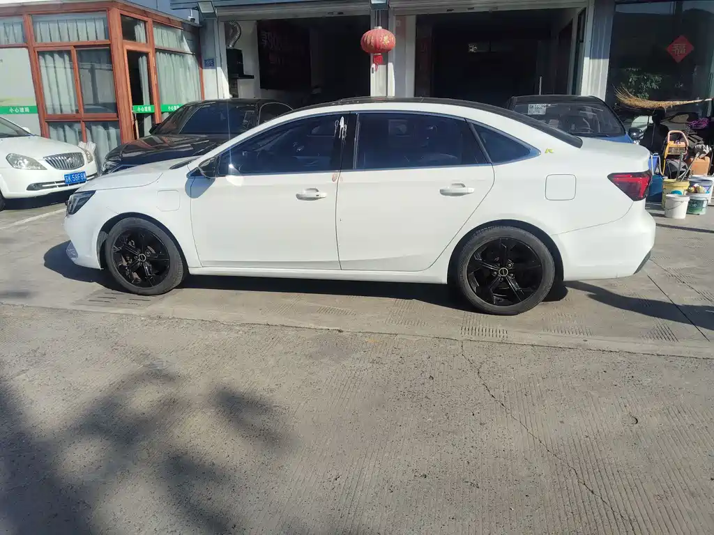Roewe i6 MAX New Energy 1.5T PHEV Cool Cool Panoramic Roof Edition, фото 4