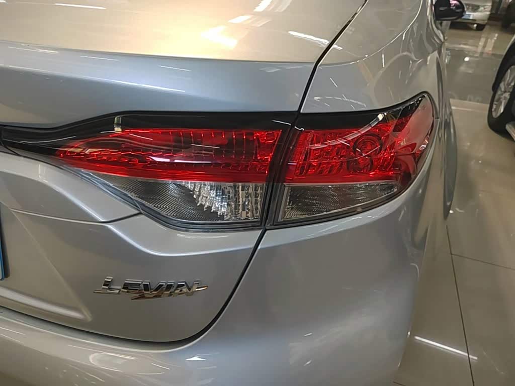 Toyota Levin 1.5 л 2021 г. Серебристо-серый, пробег 38200 км