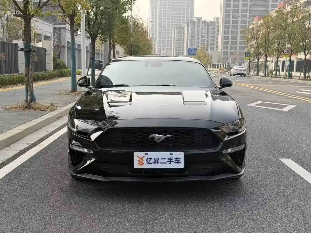 FORD MUSTANG
