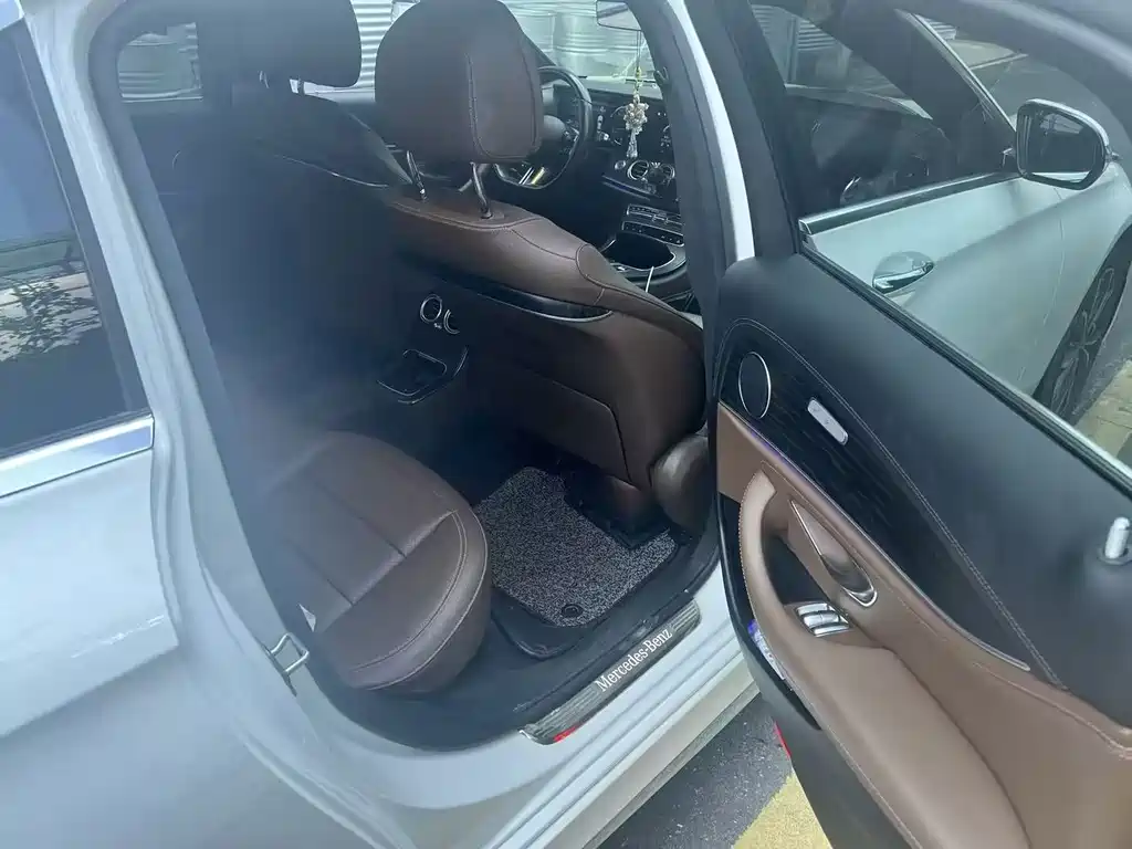Mercedes-Benz E-Class — миниатюра 6
