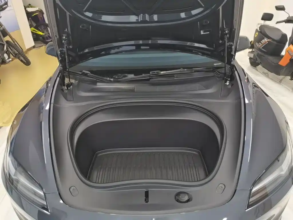 Tesla Model 3 — миниатюра 20