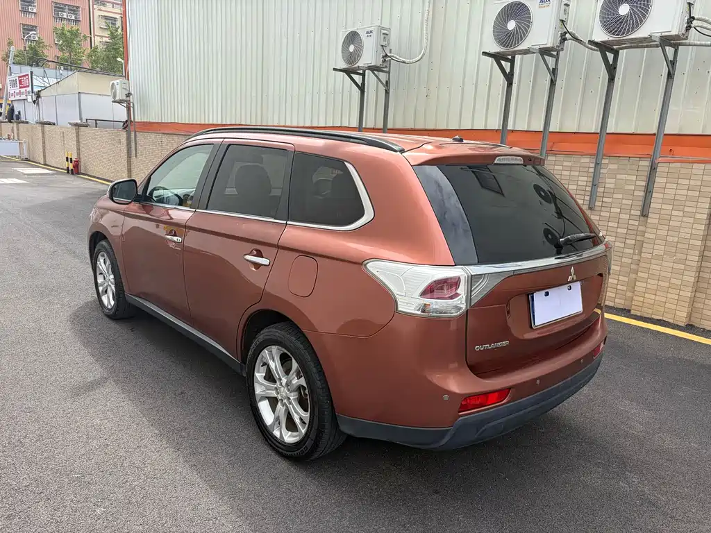 Mitsubishi Outlander (Import) — миниатюра 7