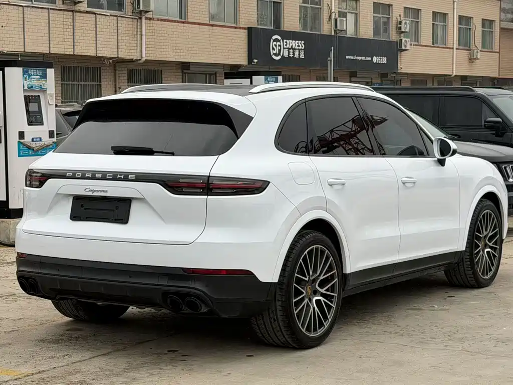 Porsche Cayenne — миниатюра 7