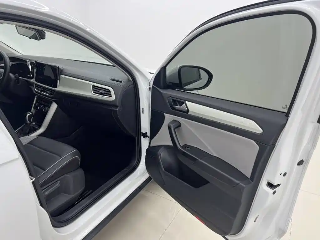 Volkswagen T-Roc — миниатюра 13