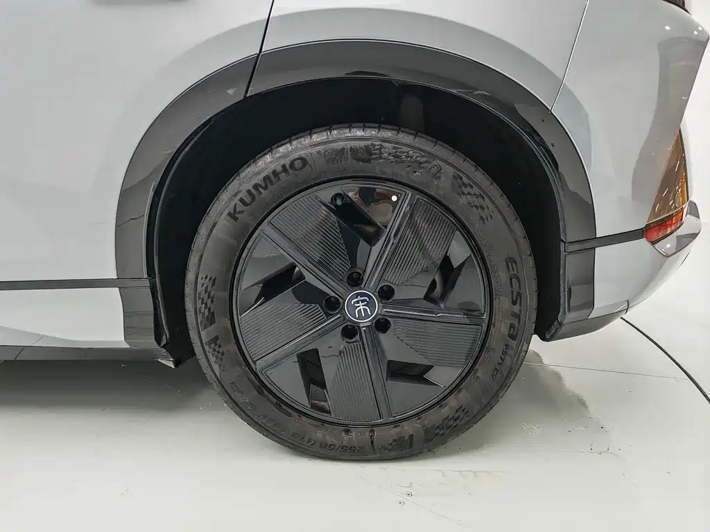BYD L EV — миниатюра 7