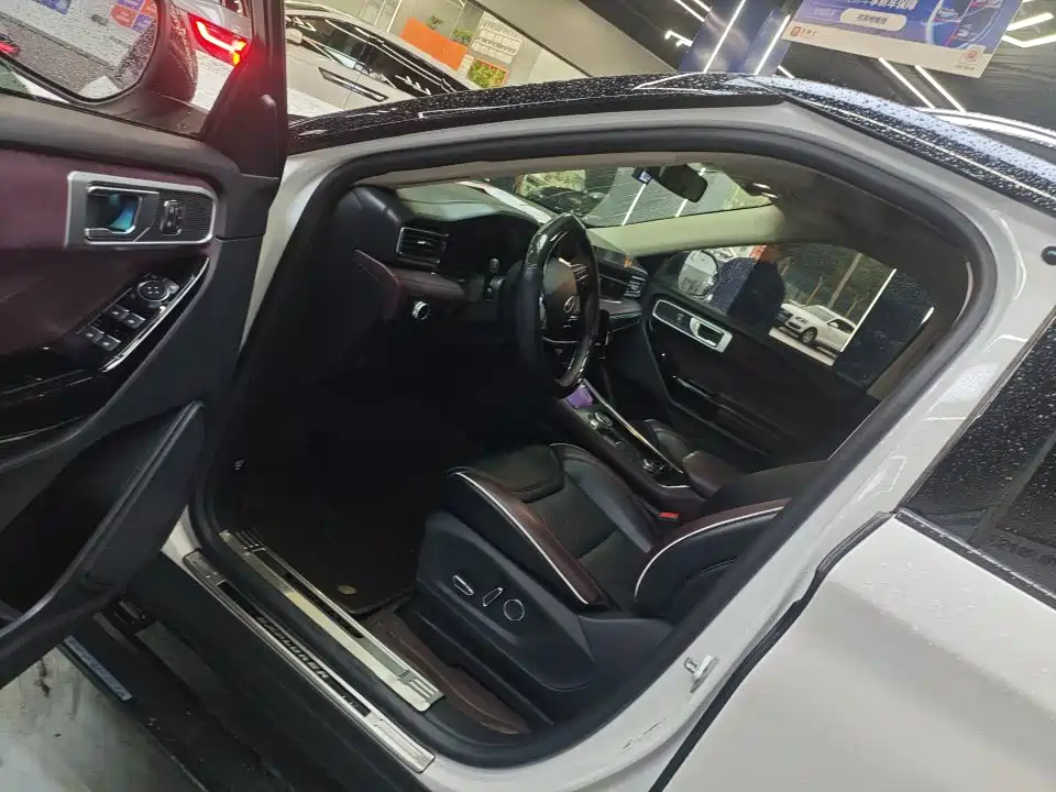 Ford Explorer — миниатюра 6