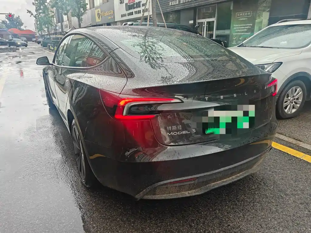 Tesla Model 3 — миниатюра 3
