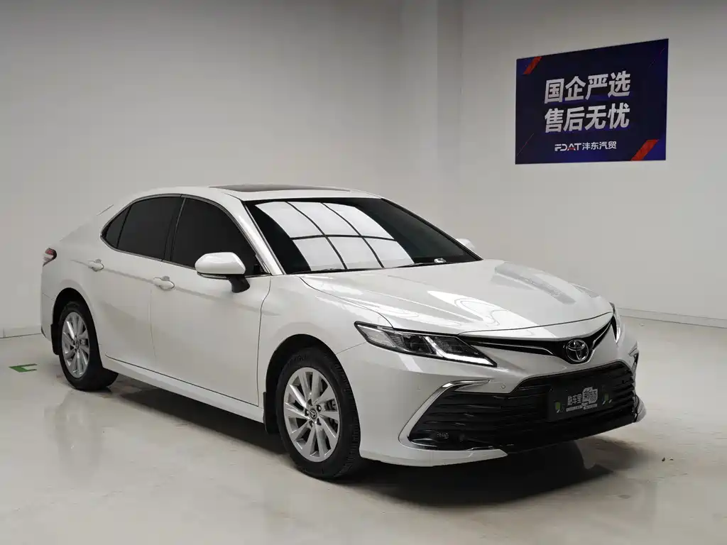 Toyota Camry — миниатюра 3
