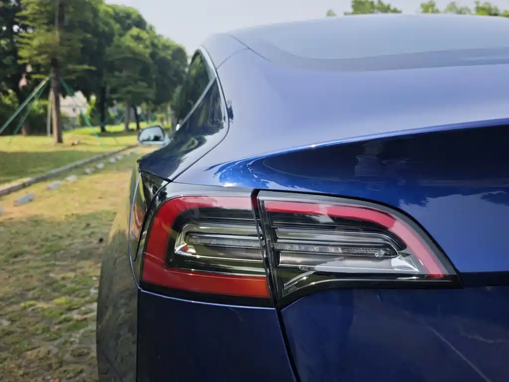 Tesla Model 3 — миниатюра 12