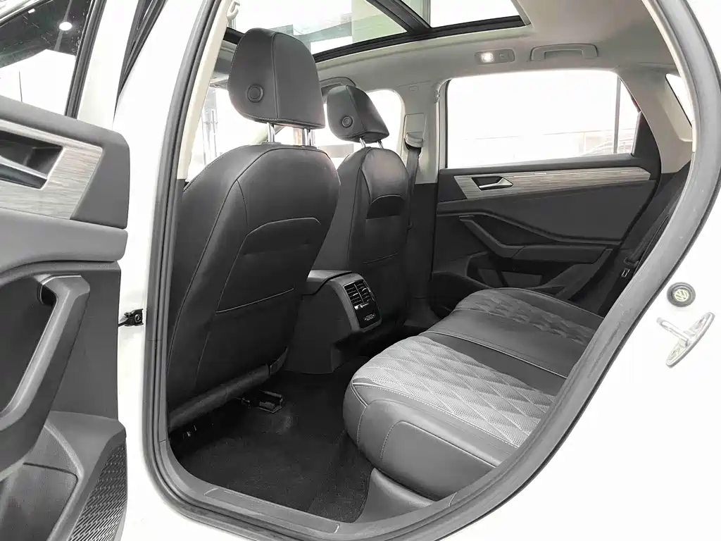 Volkswagen Sagitar — миниатюра 12