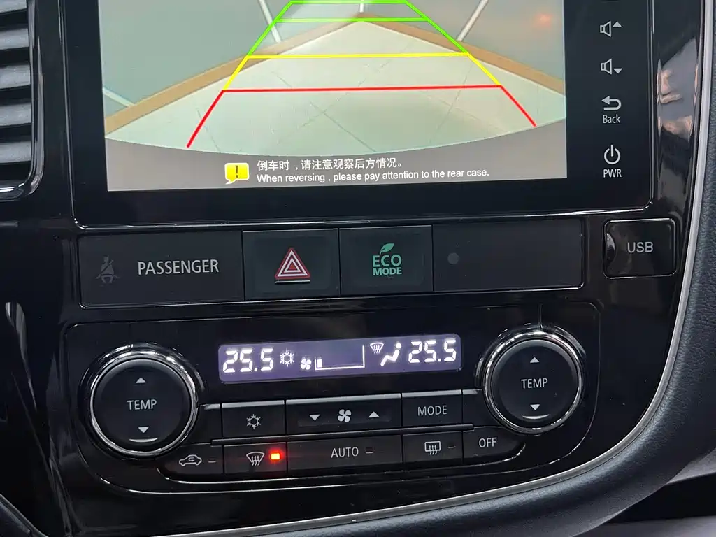 MITSUBISHI OUTLANDER