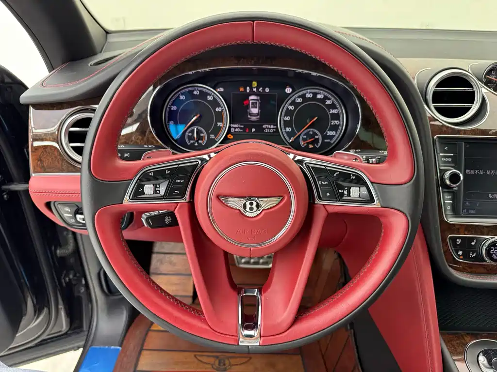 Bentley Bentayga — миниатюра 8