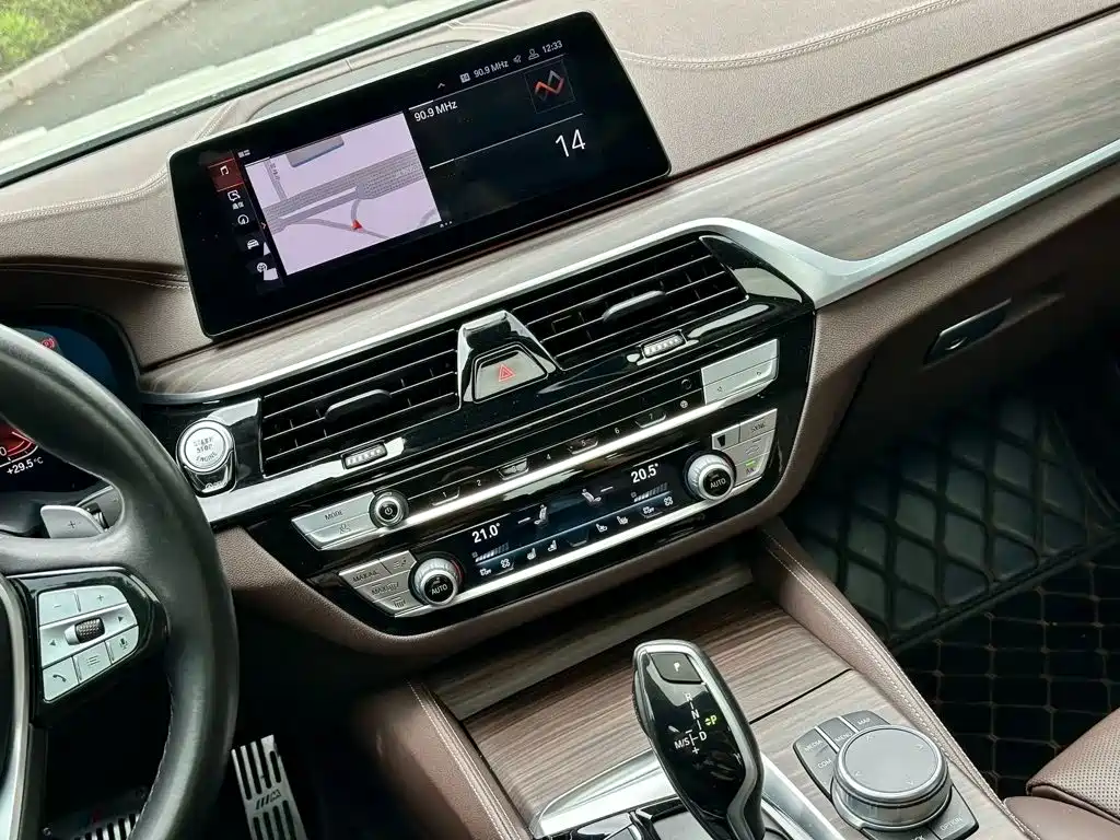 BMW 5 Series — миниатюра 5