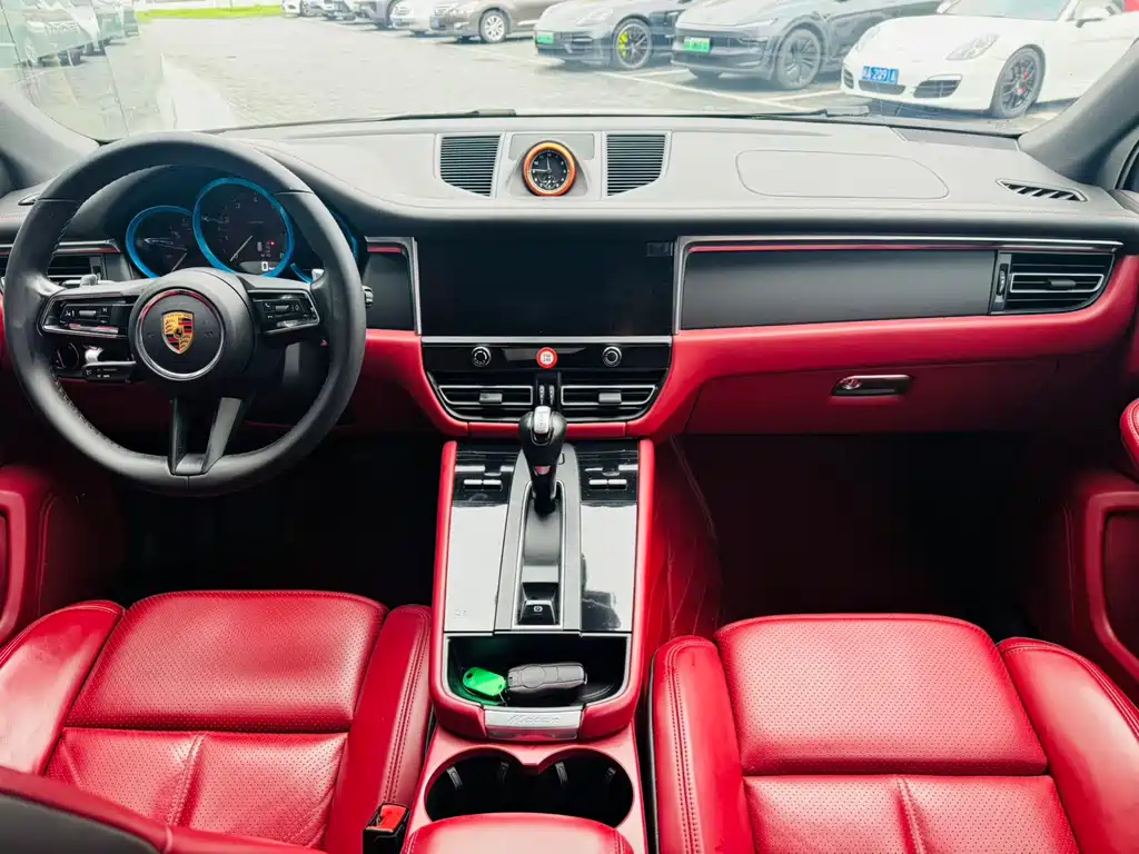 Porsche Macan — миниатюра 13