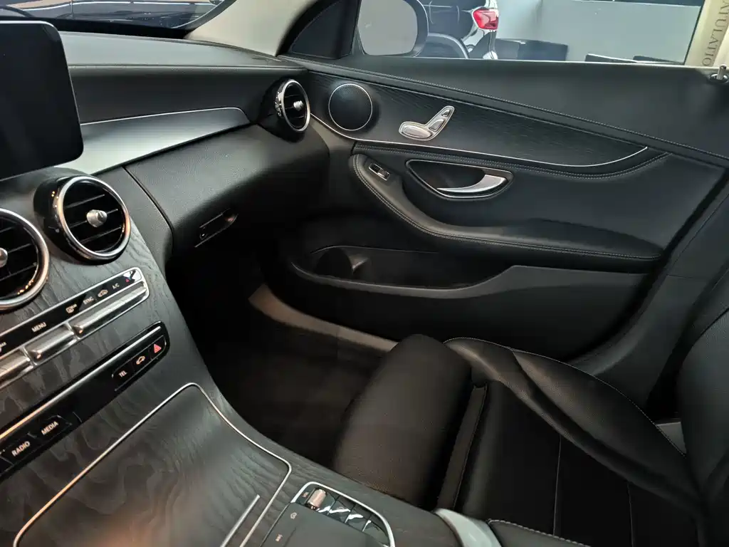 Mercedes-Benz C-Class — миниатюра 11