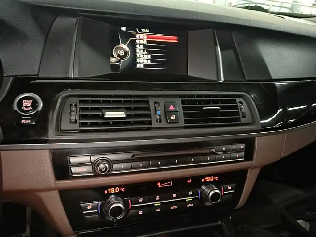 BMW 5 Series — миниатюра 13