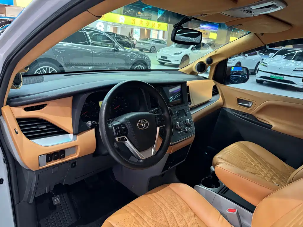 Toyota Sienna — миниатюра 8