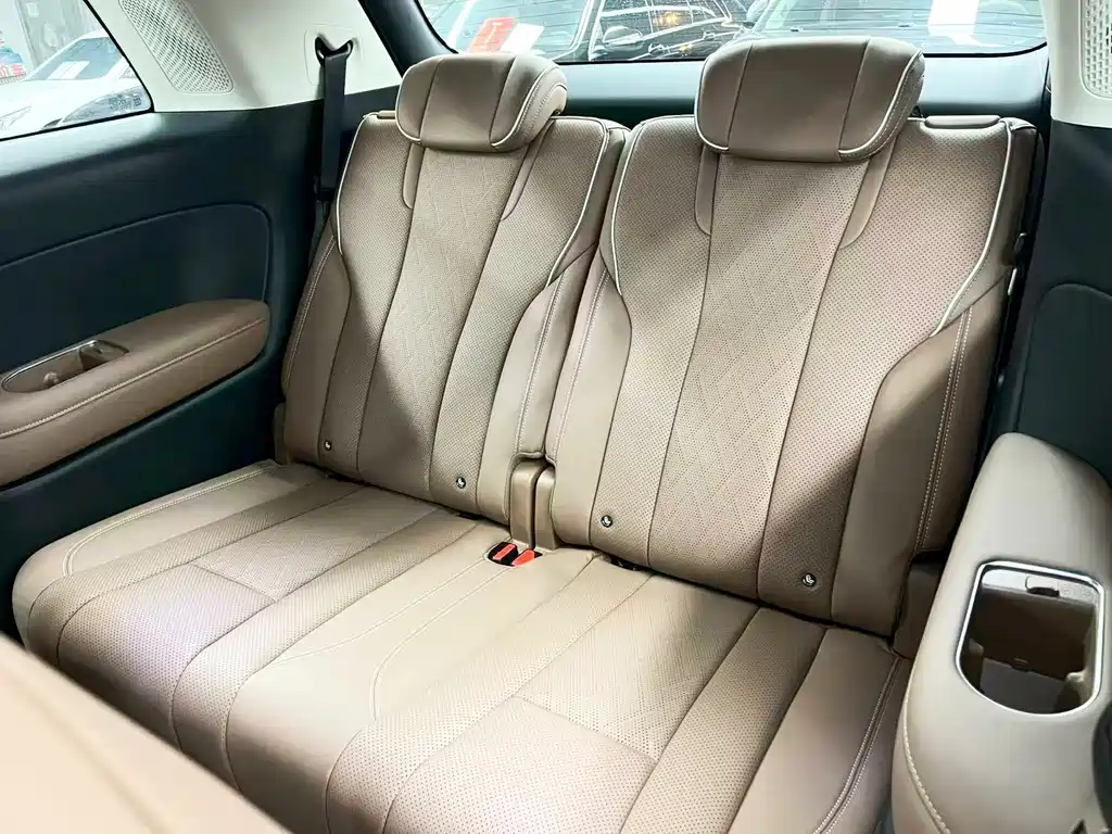 Wuling Xingguang L — миниатюра 11