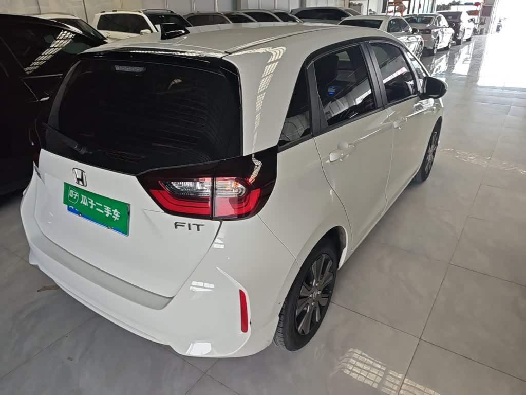 Honda Fit 1.5 л 2023 г. Белый, пробег 29400 км